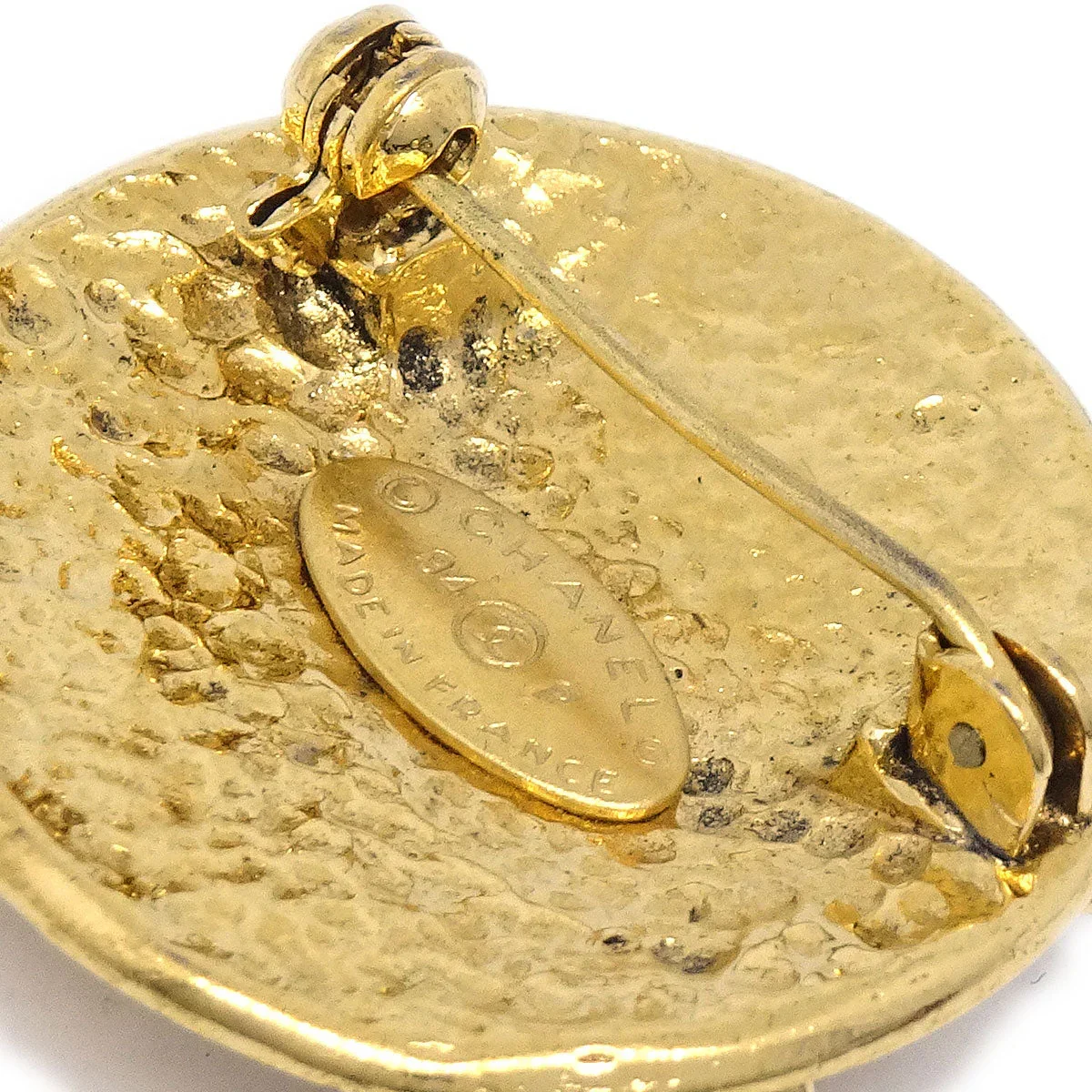 CHANEL Medallion Brooch Gold 94P - Image 3
