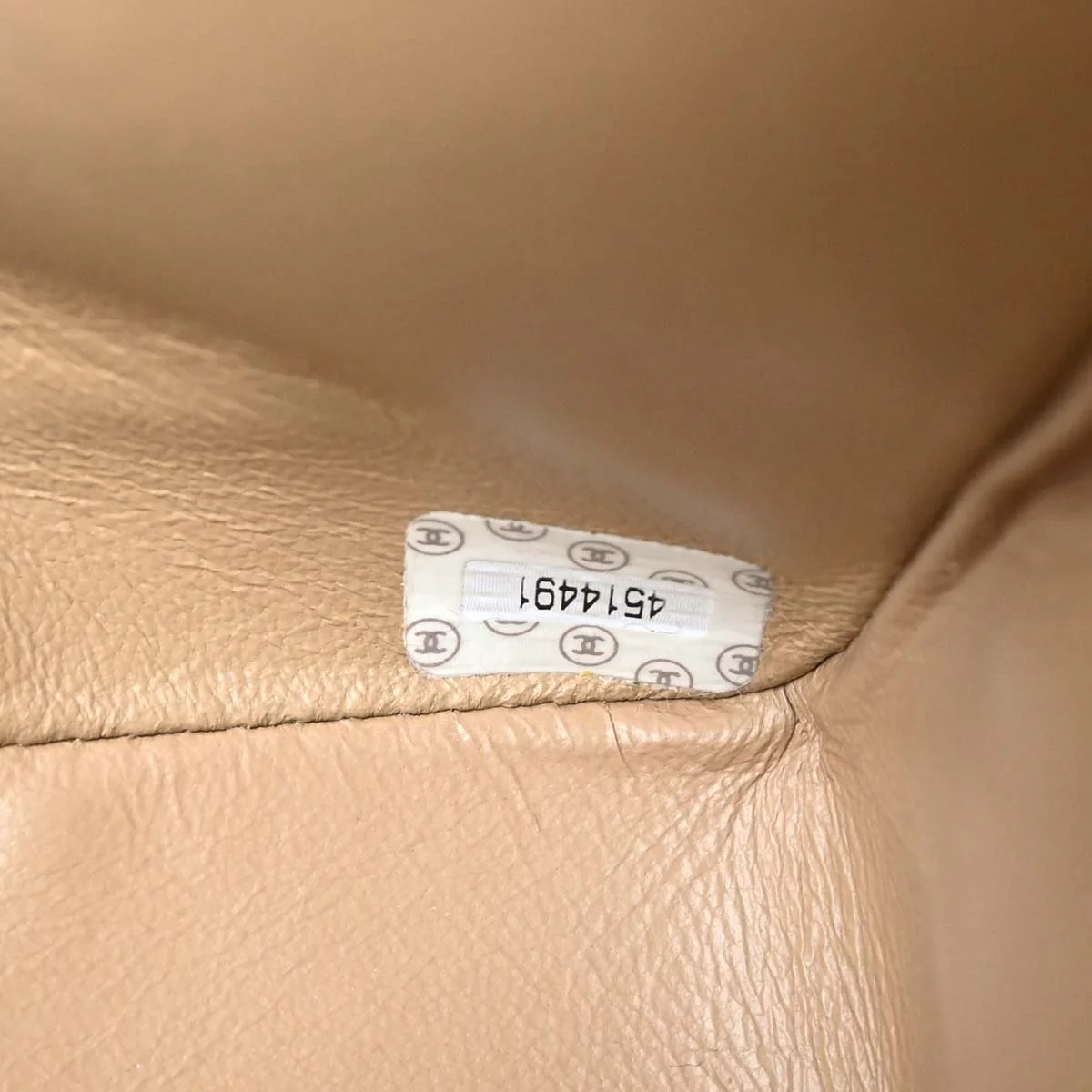 Chanel 1996-1997 Beige Lambskin Medium Classic Double Flap Shoulder Bag - Image 10