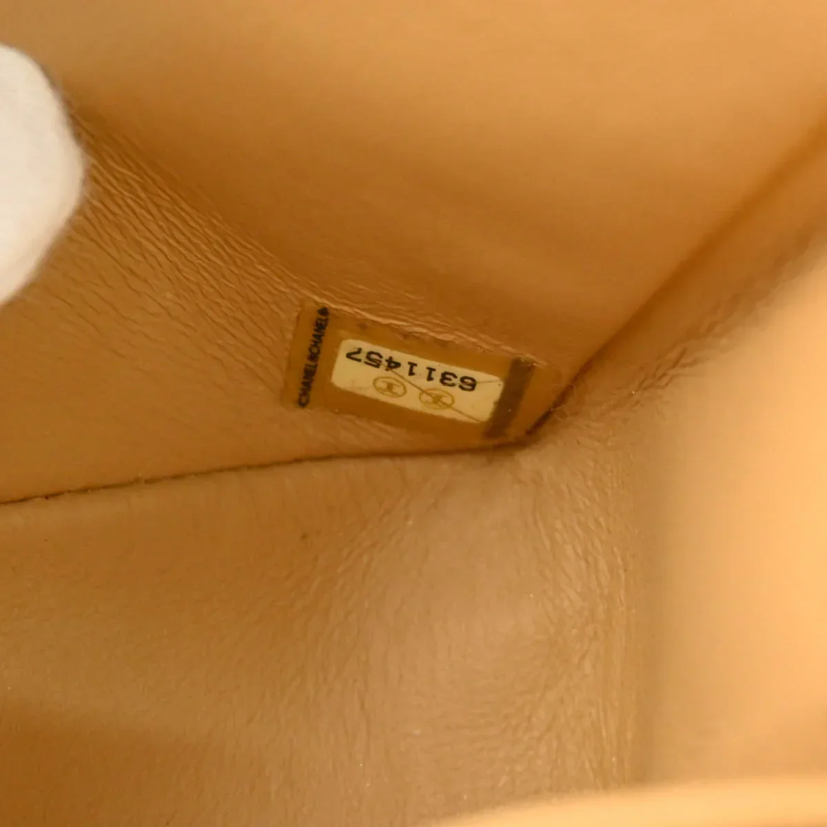 Chanel 2000-2001 Beige Caviar Medium Classic Double Flap Shoulder Bag - Image 8