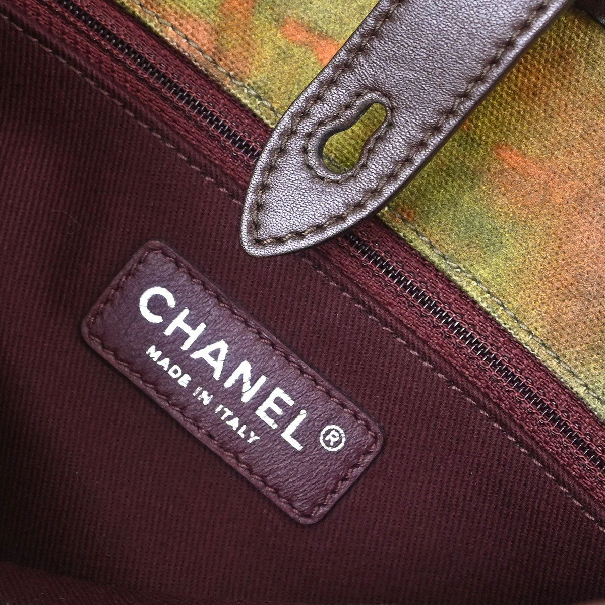 Chanel 2015-2016 Khaki Canvas Graffiti On The Pavement Shoulder Bag - Image 9