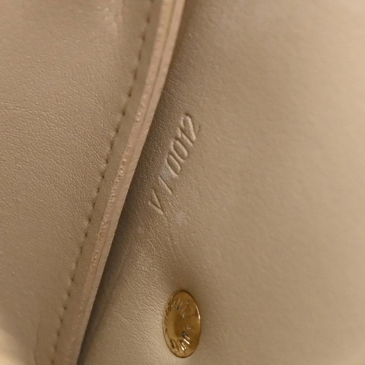 Louis Vuitton 2002 Beige Vernis Flower Lexington Handbag M92246 - Image 11