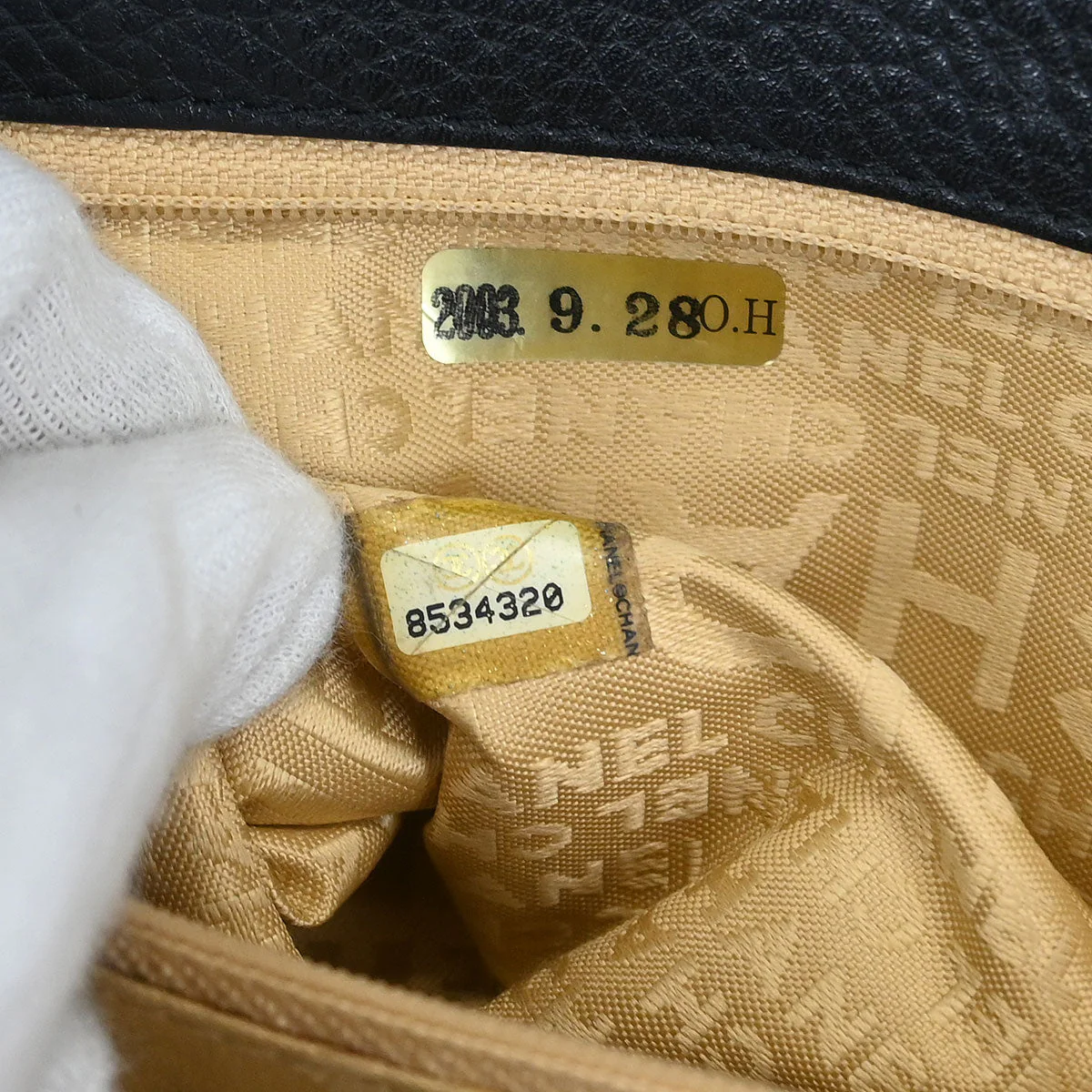Chanel 2003-2004 Black Calfskin Handbag - Image 10