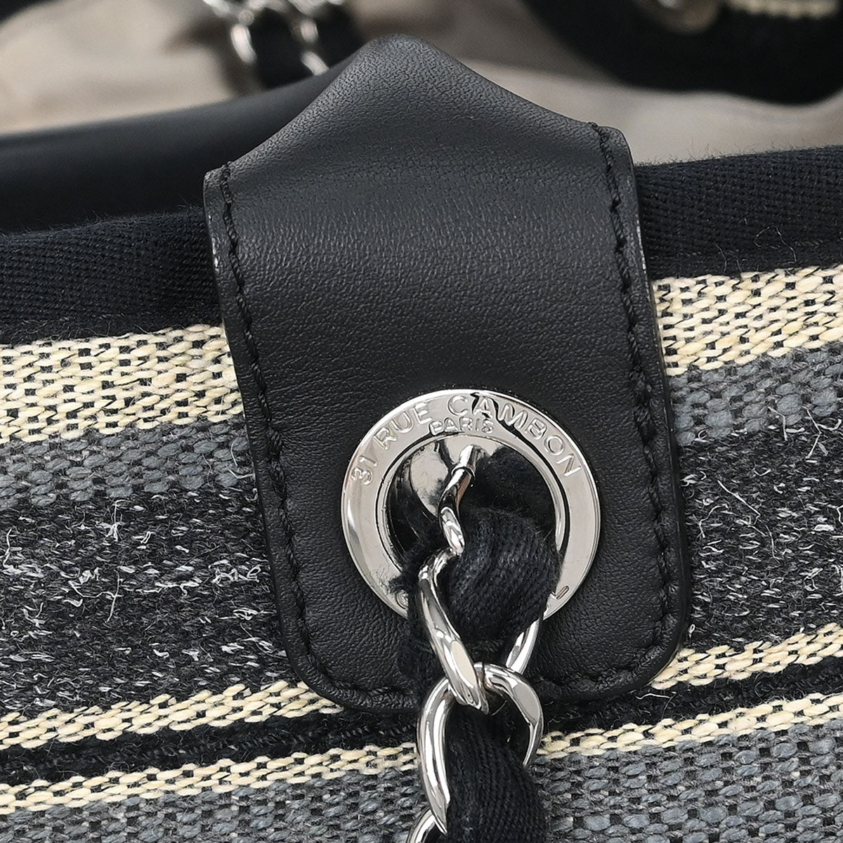 Chanel 2018-2019 Gray Canvas Medium Deauville 2way Shoulder Tote Bag - Image 5