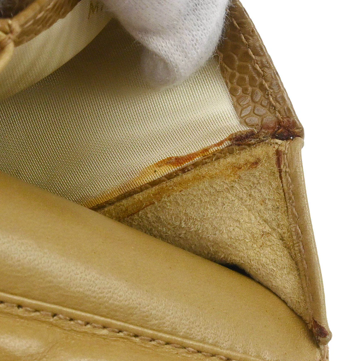 Chanel 1996-1997 Beige Caviar Skin Chain Shoulder Bag Pochette Phone Case - Image 13