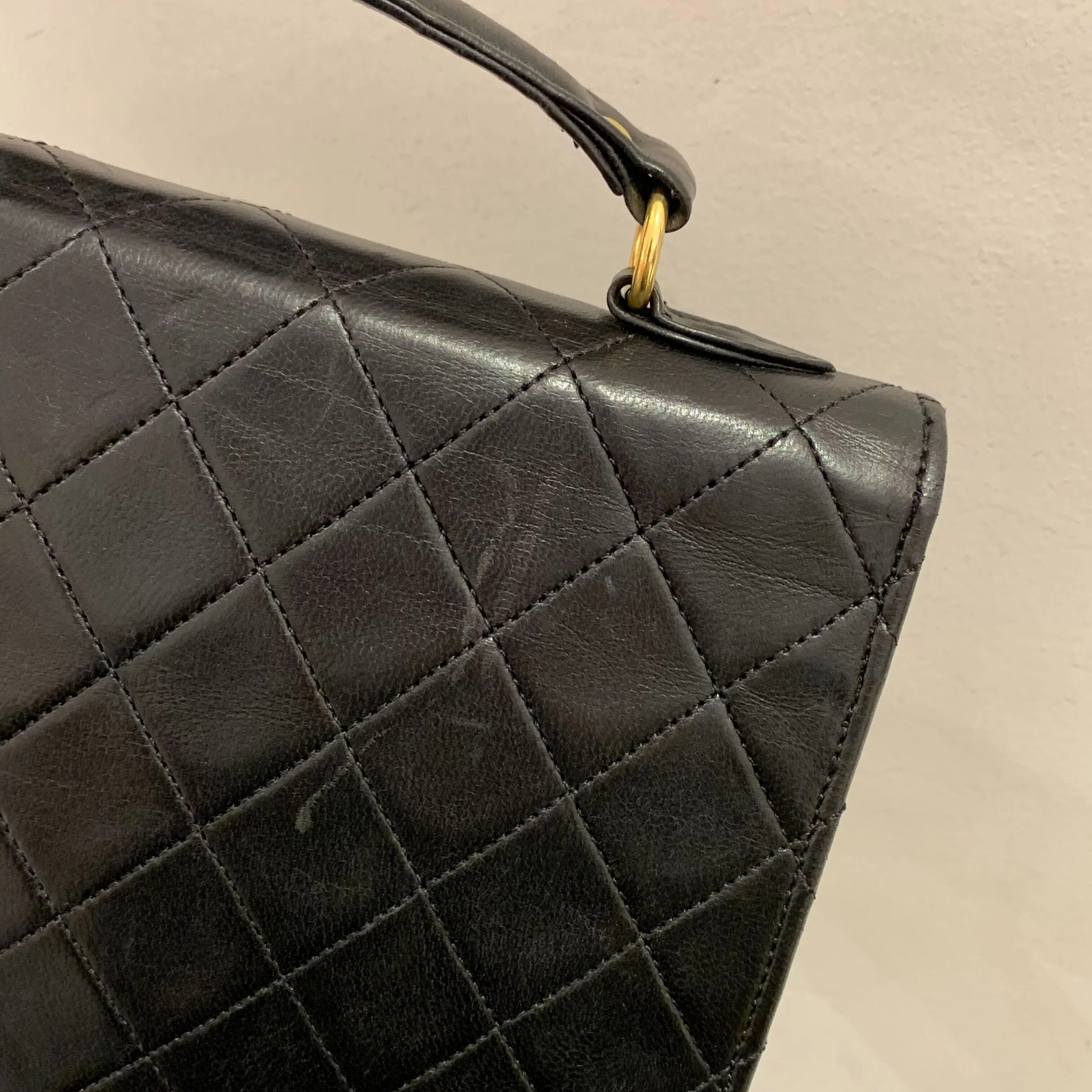 Chanel 1986-1988 Black Lambskin Single Turnlock Shoulder Bag - Image 14