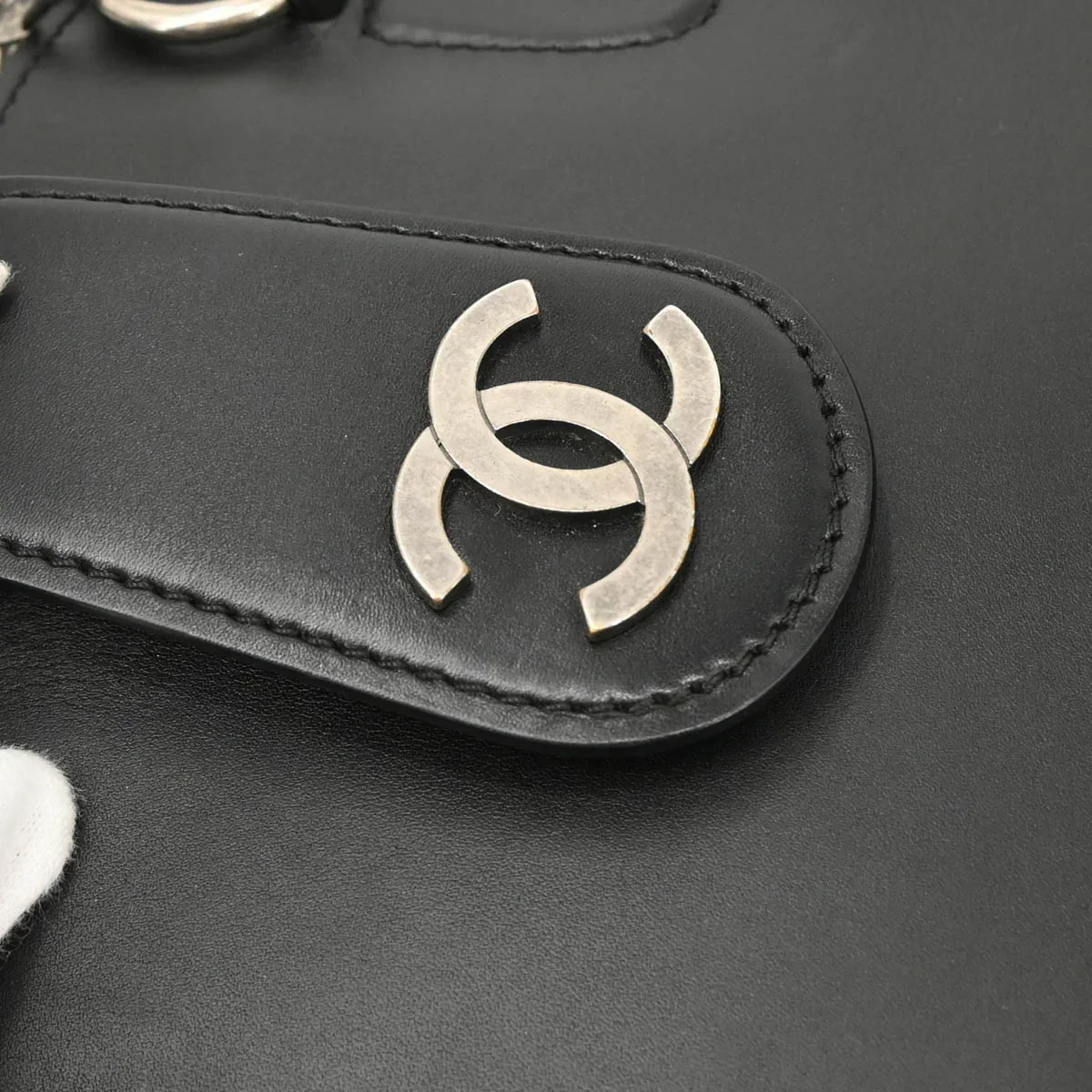 Chanel 2005-2006 Black Calfskin Tote Bag - Image 7