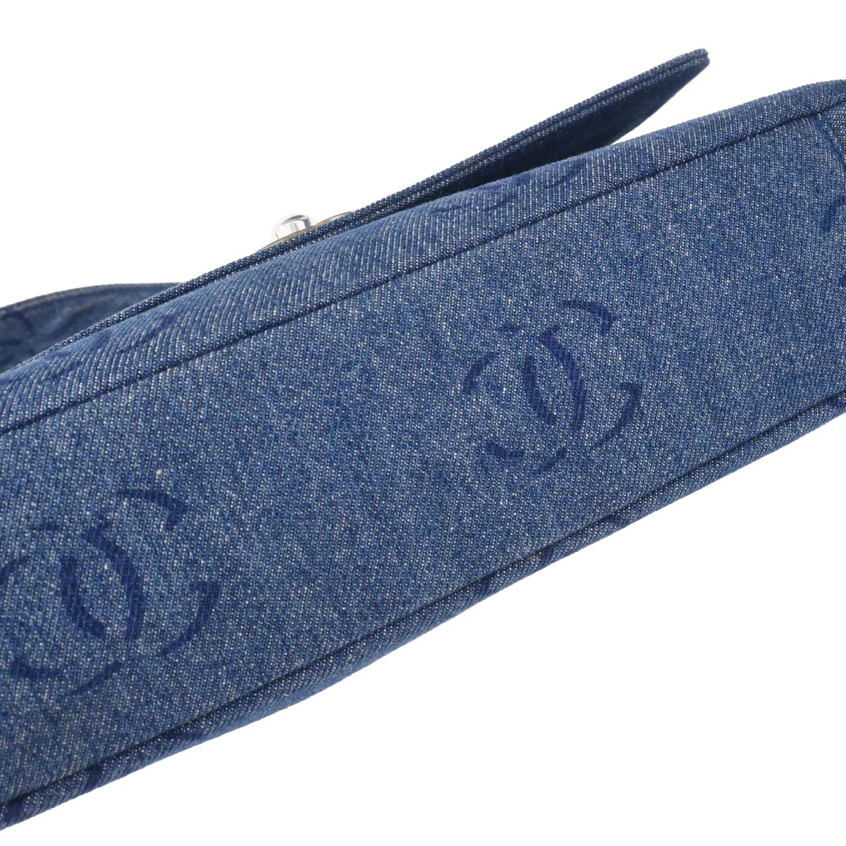 Chanel 2002-2003 Blue Denim Acrylic Chain Straight Flap Shoulder Bag - Image 9