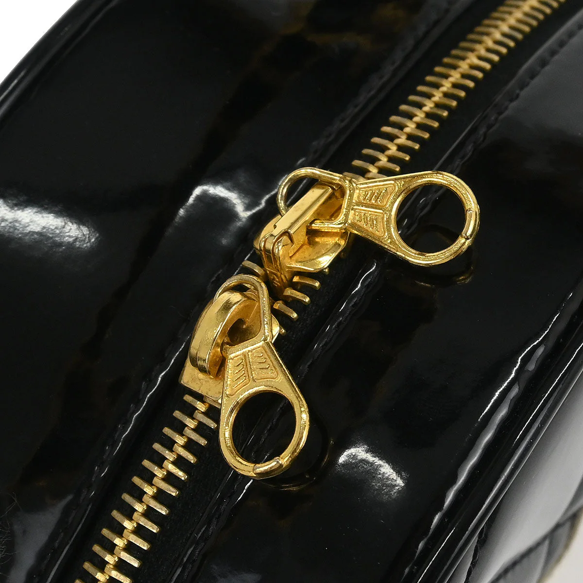 Chanel Black Patent Leather Round Vanity Handbag - Image 7