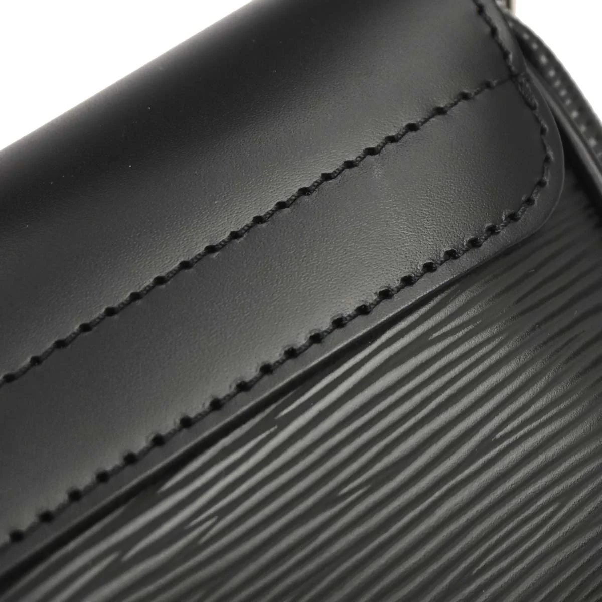 Louis Vuitton 2010 Black Epi Pochette Montaigne Handbag M59292 - Image 6