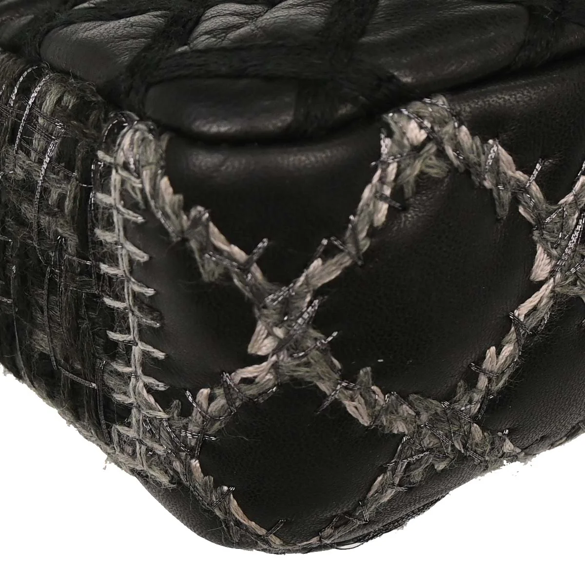 Chanel 2011 Black Tweed Lambskin Patchwork Stitch Shoulder Bag - Image 4