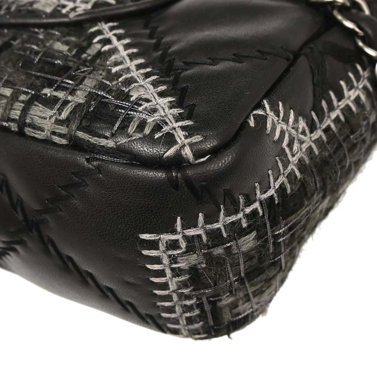 Chanel 2011 Black Tweed Lambskin Patchwork Stitch Shoulder Bag - Image 6