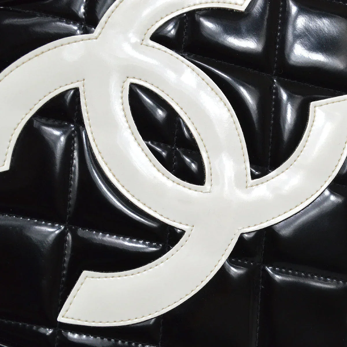 CHANEL * 1995 Black Patent Leather Heart Top Handle Bag - Image 4