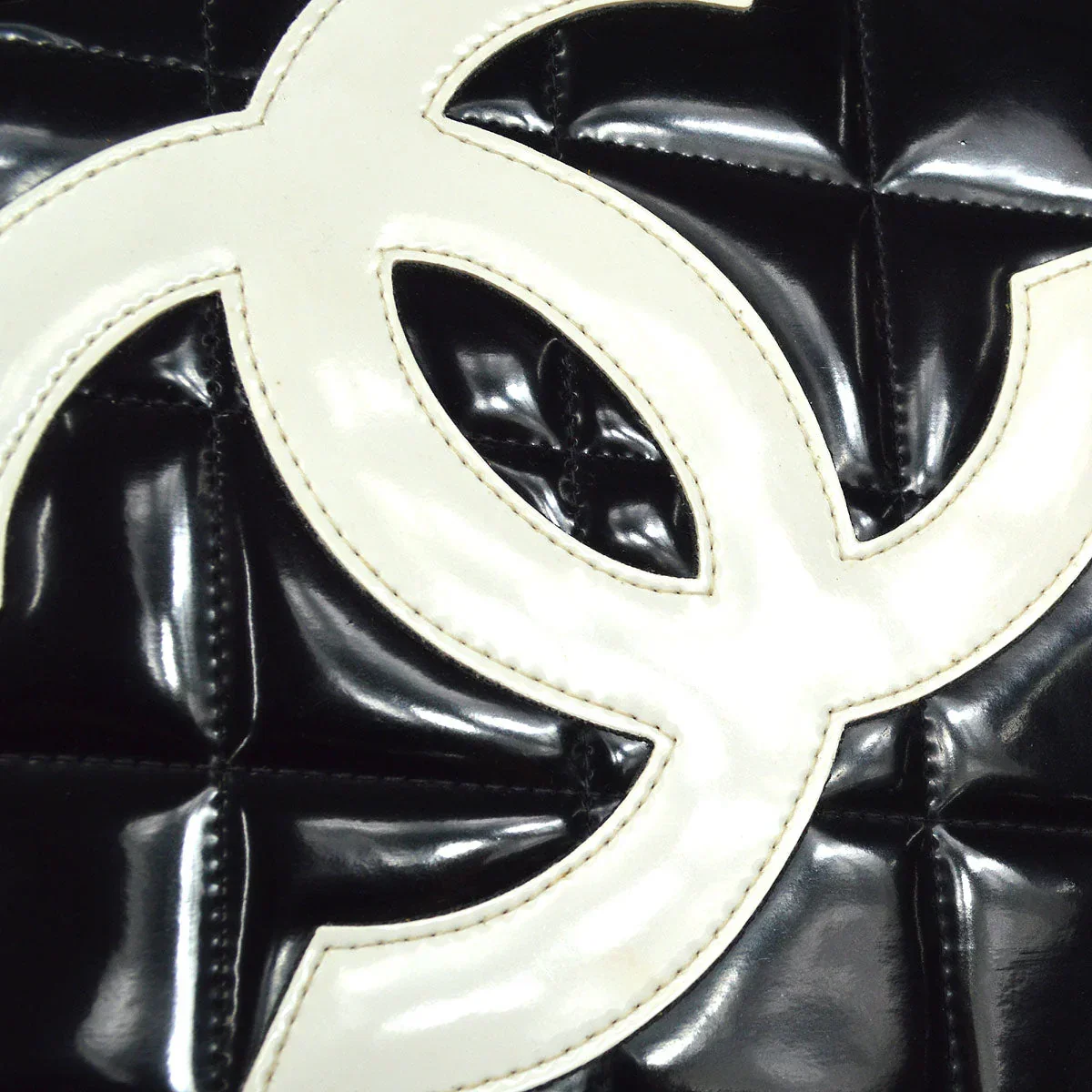 Chanel Heart Cosmetic Vanity Handbag Black Patent - Image 5